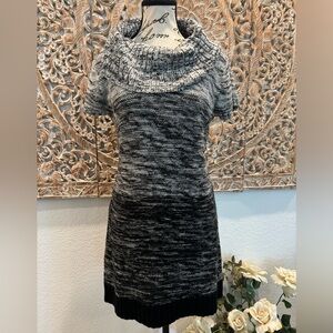 lei White Black Ombre Short Sleeve Turtle Neck Sweater Dress- size L